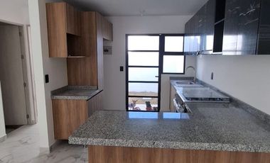 RENTA DE BONITA CASA EN RESIDENCIAL ZARU
