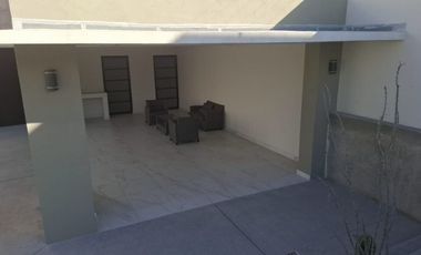 RENTA DE BONITA CASA EN RESIDENCIAL ZARU
