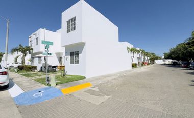 Casa amueblada en renta en Las Ceibas, 3 recamaras + 2 baños, largo plazo