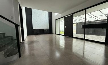 VENTA DE CASA CON ALBERCA PRIVADA EN EXCLUSIVO RESIDENCIAL EN CUAUTLA, MOR.