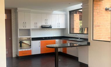 ARRIENDO EXCELENTE CASA VILLA NATURA CAJICA CUNDINAMARCA COLOMBIA.