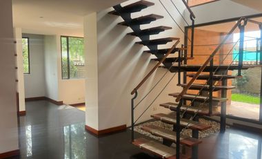 ARRIENDO EXCELENTE CASA VILLA NATURA CAJICA CUNDINAMARCA COLOMBIA.
