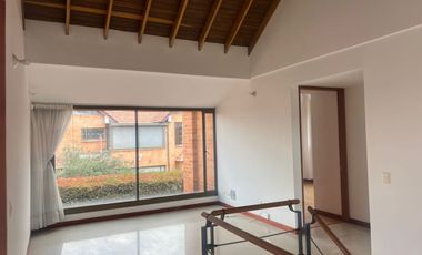 ARRIENDO EXCELENTE CASA VILLA NATURA CAJICA CUNDINAMARCA COLOMBIA.