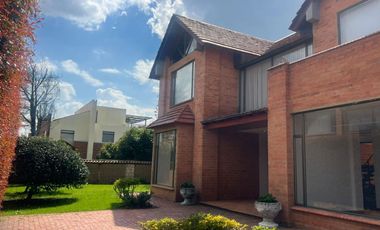 ARRIENDO EXCELENTE CASA VILLA NATURA CAJICA CUNDINAMARCA COLOMBIA.