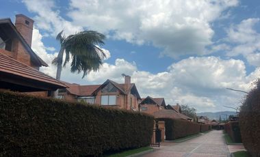 ARRIENDO EXCELENTE CASA VILLA NATURA CAJICA CUNDINAMARCA COLOMBIA.