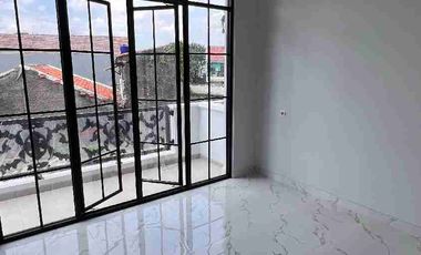 5 Menit LRT Ciracas, Rumah 2 Lantai du Jakarta dibawah 1 M, Strategis, Mewah, Murah, SHM