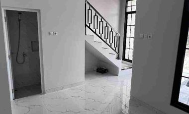 5 Menit LRT Ciracas, Rumah 2 Lantai du Jakarta dibawah 1 M, Strategis, Mewah, Murah, SHM