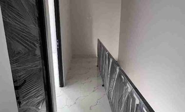 5 Menit LRT Ciracas, Rumah 2 Lantai du Jakarta dibawah 1 M, Strategis, Mewah, Murah, SHM