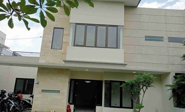 jual perumahan mewah 2 lantai Hunian asri  di kota Jombang