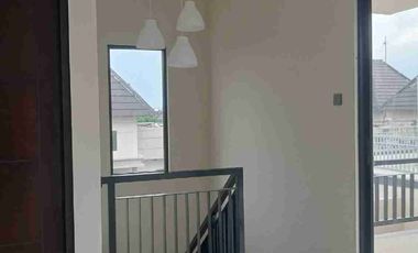 jual perumahan mewah 2 lantai Hunian asri  di kota Jombang