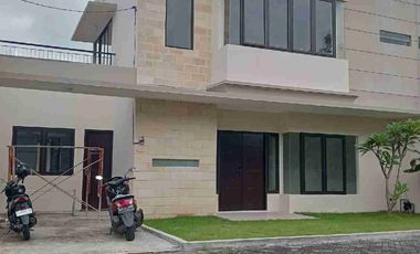 jual perumahan mewah 2 lantai Hunian asri  di kota Jombang