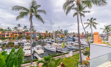 Casa en Renta en Puerto Iguana, Marina Vallarta, amueblada, con vista a la marina!