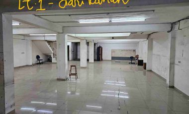 Disewakan Ruko gandeng ada Lift brg ,PLONG ,LUAS, COCOK UTK EXPEDISI,KANTOR, TARUH BARANG,KULINER