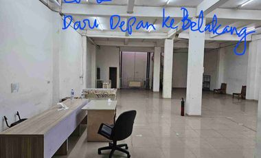 Disewakan Ruko gandeng ada Lift brg ,PLONG ,LUAS, COCOK UTK EXPEDISI,KANTOR, TARUH BARANG,KULINER