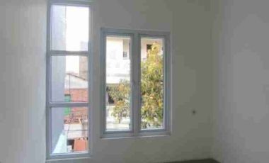 RUMAH BARU SIAP HUNI 2 LANTAI KELAPA GADING