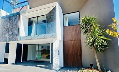 CASA EN VENTA LOMAS DE ANGELPOLIS ZONA CASCATTA I