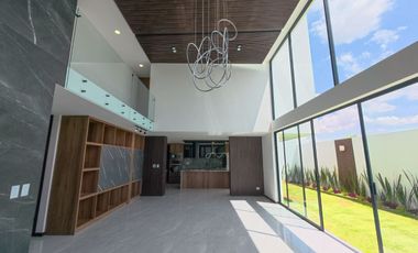 CASA EN VENTA LOMAS DE ANGELPOLIS ZONA CASCATTA I