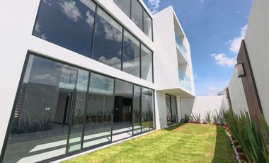 CASA EN VENTA LOMAS DE ANGELPOLIS ZONA CASCATTA I