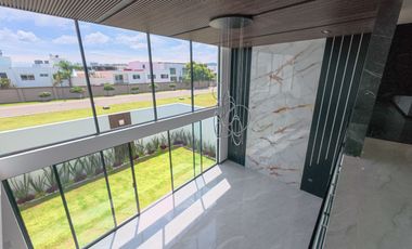 CASA EN VENTA LOMAS DE ANGELPOLIS ZONA CASCATTA I