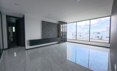 CASA EN VENTA LOMAS DE ANGELPOLIS ZONA CASCATTA I