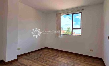 SE VENDE - AMPLIO Y LUMINOSO DEPARTAMENTO DE 3 DORMITORIOS,  EN NARANCAY a 2 minutos del Gran Aki, Control sur