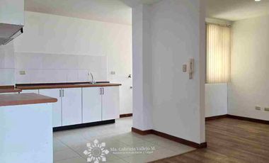 SE VENDE - AMPLIO Y LUMINOSO DEPARTAMENTO DE 3 DORMITORIOS,  EN NARANCAY a 2 minutos del Gran Aki, Control sur