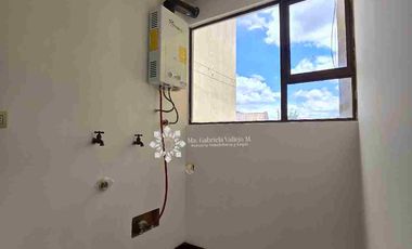 SE VENDE - AMPLIO Y LUMINOSO DEPARTAMENTO DE 3 DORMITORIOS,  EN NARANCAY a 2 minutos del Gran Aki, Control sur