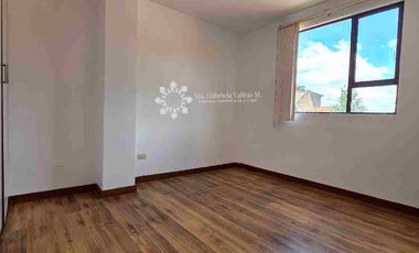 SE VENDE - AMPLIO Y LUMINOSO DEPARTAMENTO DE 3 DORMITORIOS,  EN NARANCAY a 2 minutos del Gran Aki, Control sur