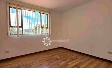 SE VENDE - AMPLIO Y LUMINOSO DEPARTAMENTO DE 3 DORMITORIOS,  EN NARANCAY a 2 minutos del Gran Aki, Control sur