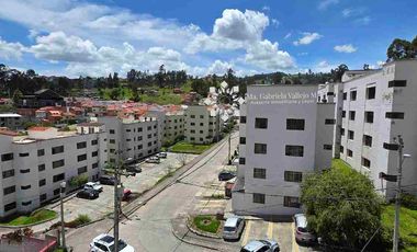 SE VENDE - AMPLIO Y LUMINOSO DEPARTAMENTO DE 3 DORMITORIOS,  EN NARANCAY a 2 minutos del Gran Aki, Control sur