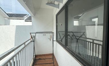 Dijual rumah depan kolam renang komplek Florista Garden Palembang