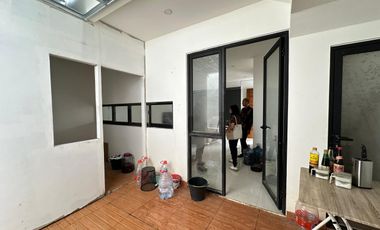 Dijual rumah depan kolam renang komplek Florista Garden Palembang