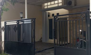 SEWA / KONTRAKAN RUMAH MURAH DI TAMAN WISATA REGENCY DEKAT WIYUNG DAN PAKUWON MALL