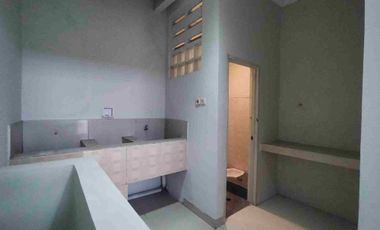 Ruko 4Lantai, Lebar 4,5m di Raya Kartini Seberang GDC Hanya 5 menit ke Sta Depok Lama