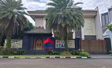 Rumah mewah Hook 3 lantai harga murah di Jakapermai Bekasi.