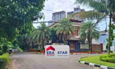 Rumah mewah Hook 3 lantai harga murah di Jakapermai Bekasi.