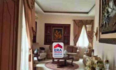 Rumah mewah Hook 3 lantai harga murah di Jakapermai Bekasi.