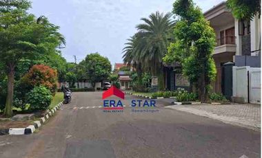 Rumah mewah Hook 3 lantai harga murah di Jakapermai Bekasi.