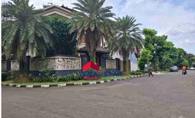 Rumah mewah Hook 3 lantai harga murah di Jakapermai Bekasi.