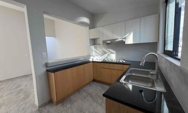CASA EN VENTA REMODELADA DE UNA PLANTA, DE 250 MTS2 DE SUPERFICIE Y 3 HABITACIONES, ZAPOPAN