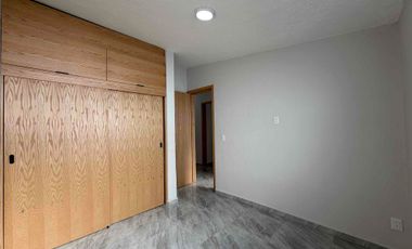 CASA EN VENTA REMODELADA DE UNA PLANTA, DE 250 MTS2 DE SUPERFICIE Y 3 HABITACIONES, ZAPOPAN