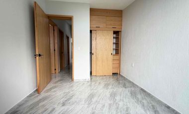 CASA EN VENTA REMODELADA DE UNA PLANTA, DE 250 MTS2 DE SUPERFICIE Y 3 HABITACIONES, ZAPOPAN