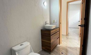 CASA EN VENTA REMODELADA DE UNA PLANTA, DE 250 MTS2 DE SUPERFICIE Y 3 HABITACIONES, ZAPOPAN