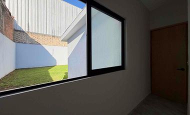 CASA EN VENTA REMODELADA DE UNA PLANTA, DE 250 MTS2 DE SUPERFICIE Y 3 HABITACIONES, ZAPOPAN