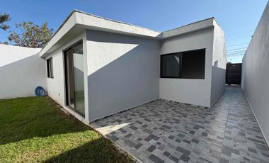 CASA EN VENTA REMODELADA DE UNA PLANTA, DE 250 MTS2 DE SUPERFICIE Y 3 HABITACIONES, ZAPOPAN