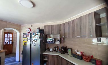 Coyhaique Vende  de Oportunidad en sector de alta plusvalía: casa familiar con gran terreno