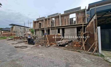 Rumah Mewah Full Furnish Kolam Renang Proses Bangun Di JL. Kaliurang km 9,5