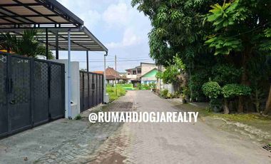 Rumah Baru Full Furnish Kolam Renang Di JL. Kaliurang km 9,5 Dekat UGM, UII