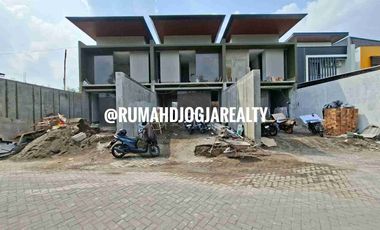 Rumah Baru Full Furnish Kolam Renang Di JL. Kaliurang km 9,5 Dekat UGM, UII
