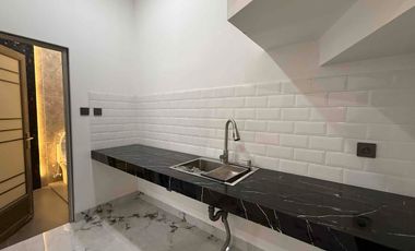 Rumah Modern Classic Siap Huni Posisi di Hook, Beji Depok. Nempel Jaksel